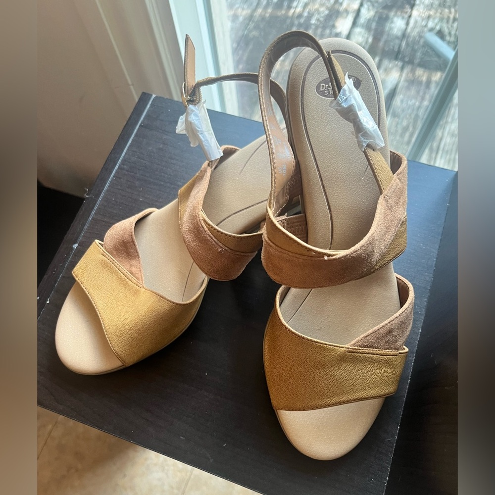 Tan low wedge Dr Scholl’s sandals NWOT